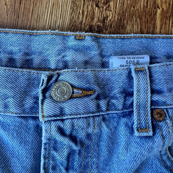 Levi's Light Blue Jean Shorts Classic Denim Style - Picture 2 of 6